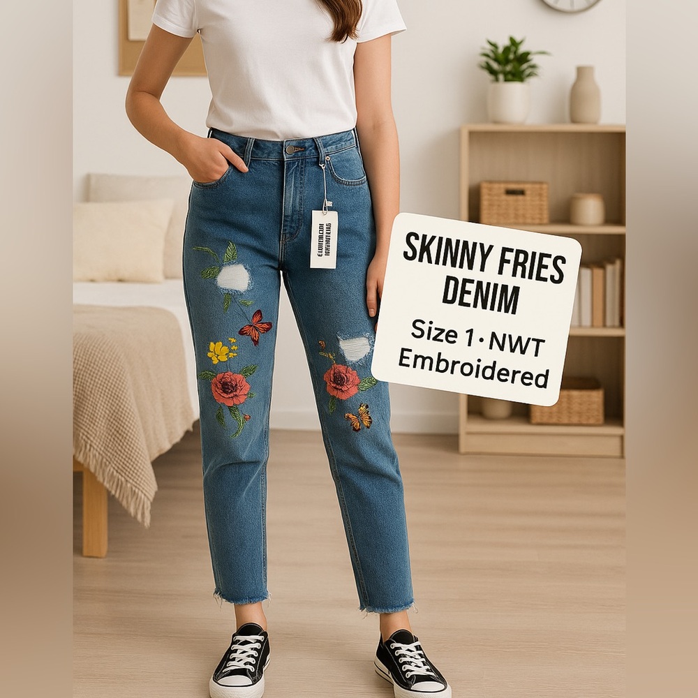 Skinny Fries Embroidered Mom Jeans Sz 1 NWT